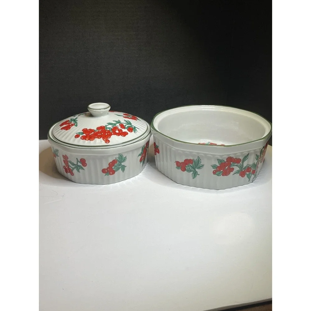 Vintage Berry Patch by New Trends Small Casserole with Lid and casserole Bowl